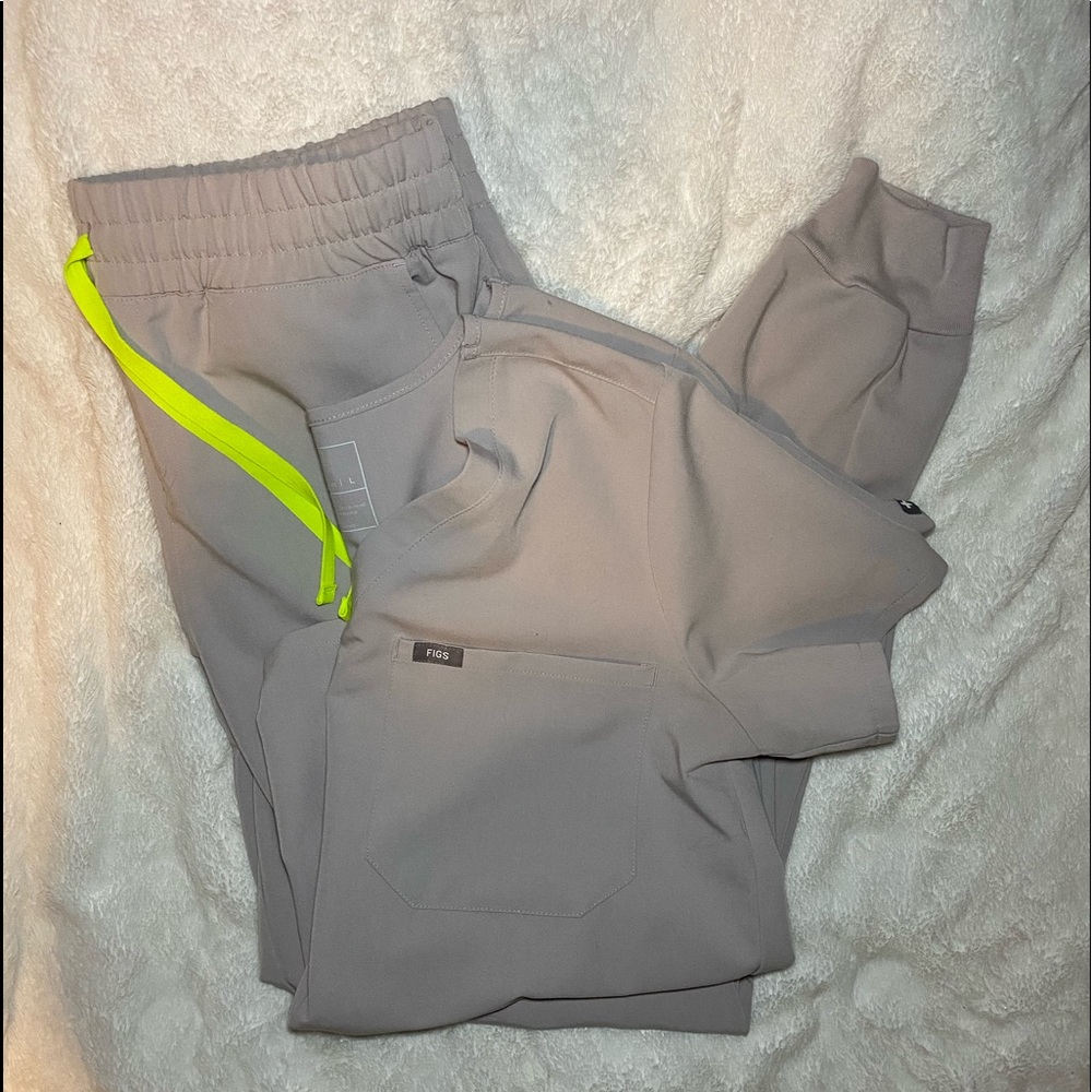 Light grey FIGS scrub SET Large top Large bottom… gently worn